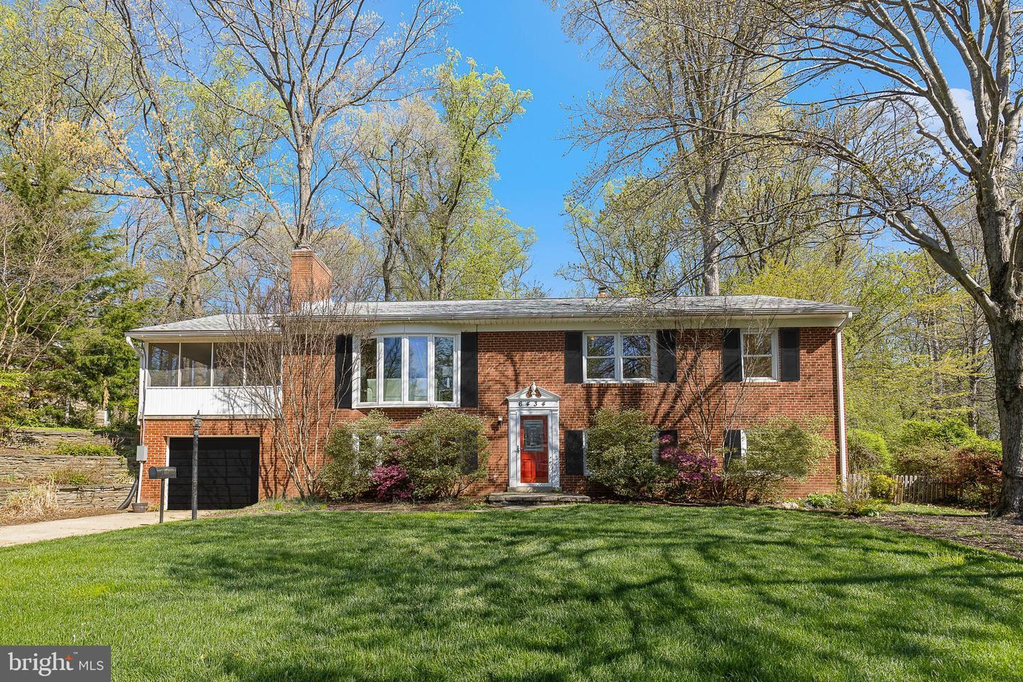 Woodville Dr, Falls Church, VA 22044