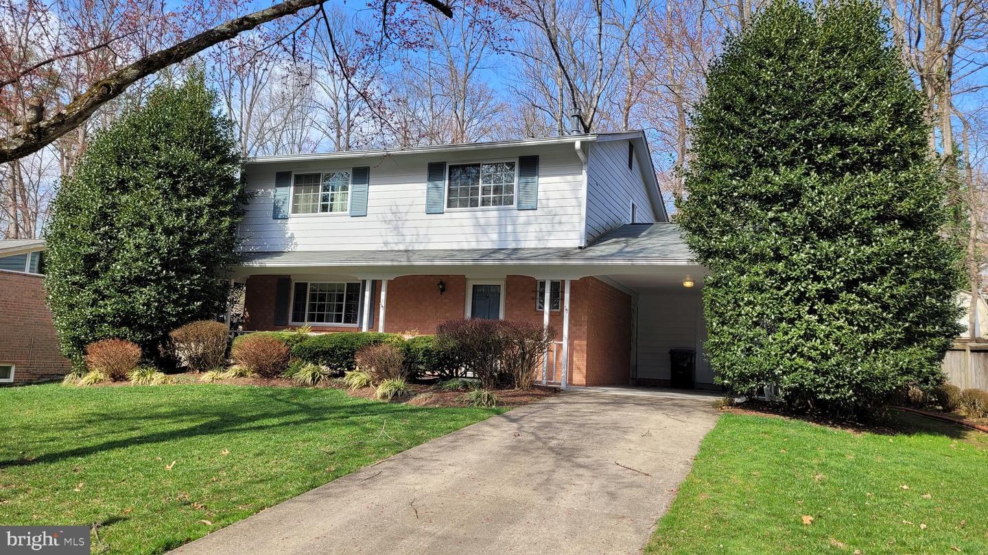 Gainsborough Dr, Fairfax, VA 22032