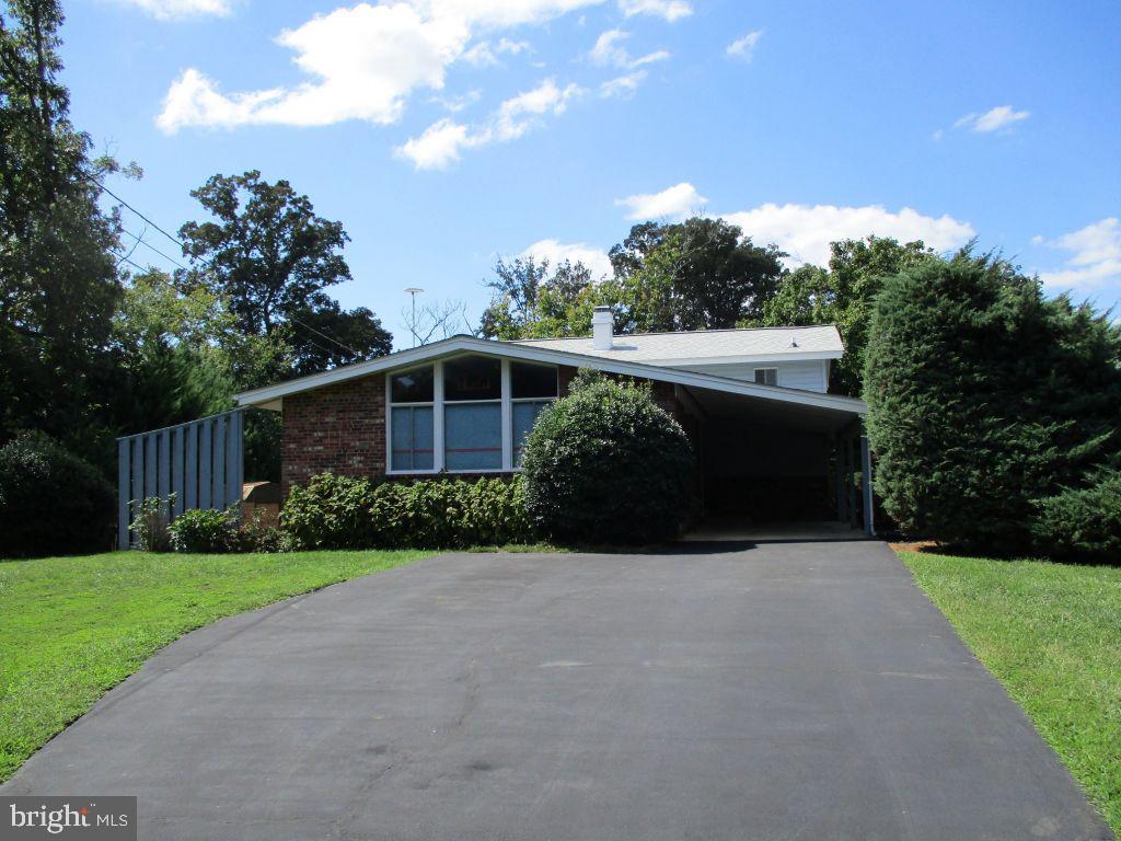 Beauchamp Dr, Alexandria, VA 22309