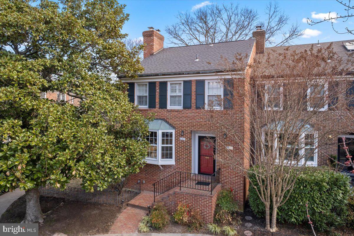 Olde Towne Ct, Alexandria, VA 22307