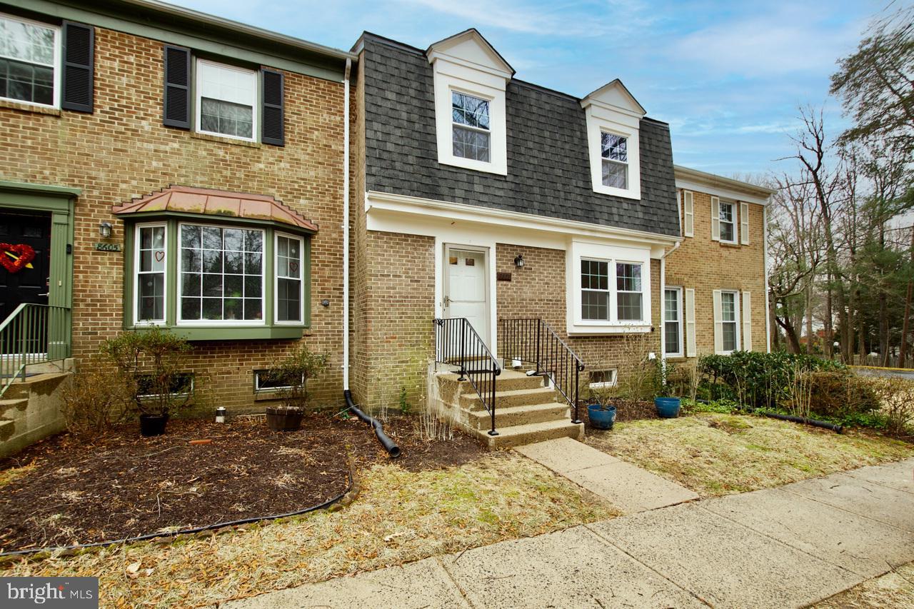 Burling Wood Dr, Springfield, VA 22152