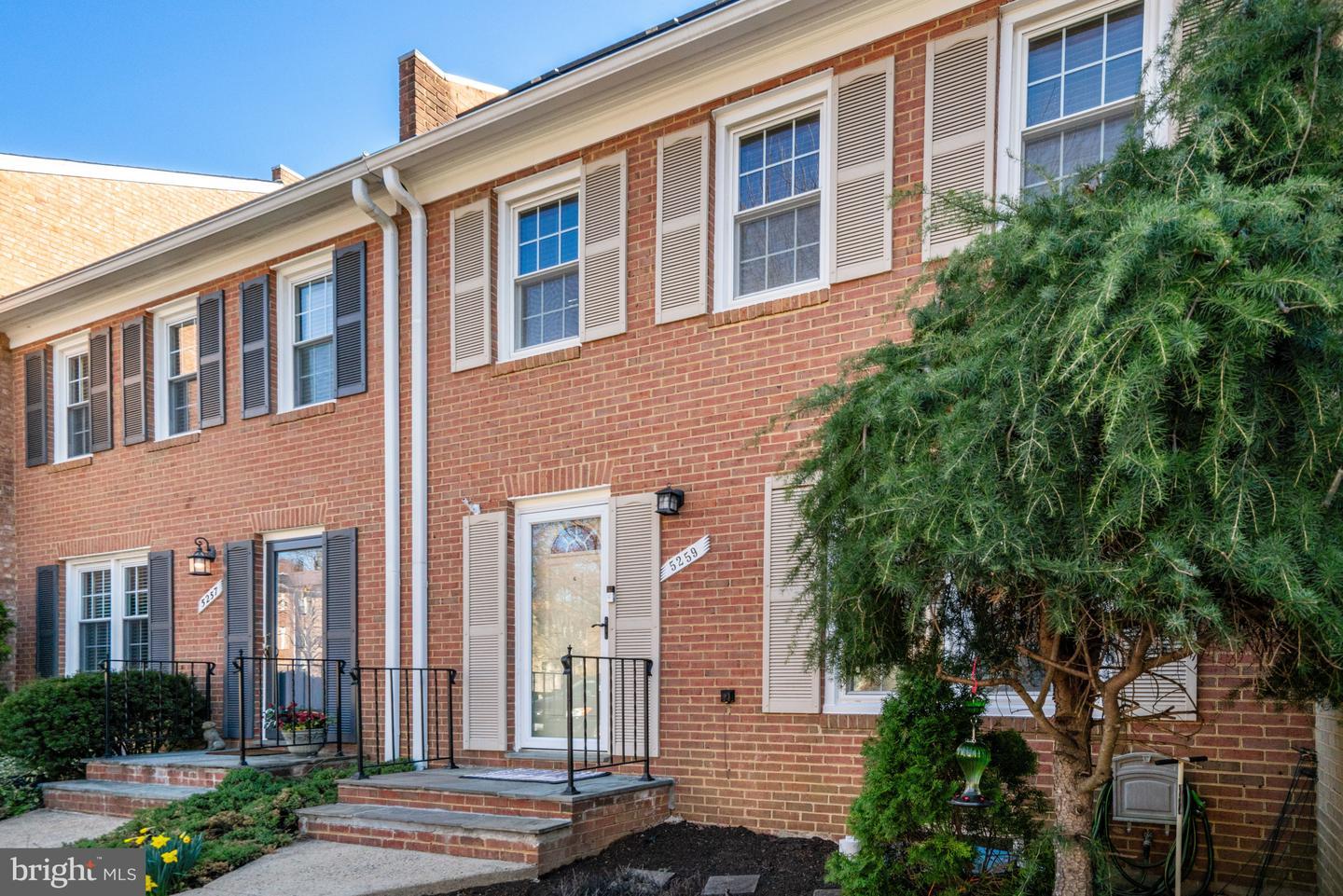 Leestone Ct, Springfield, VA 22151