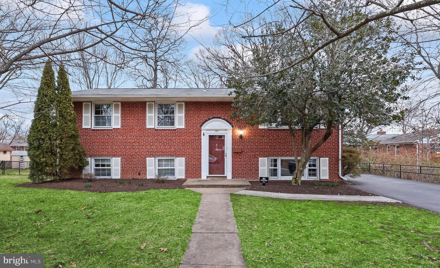 Grant St, Herndon, VA 20170