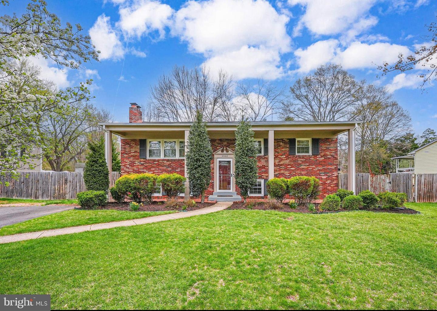 Helmsdale Ln, Alexandria, VA 22315