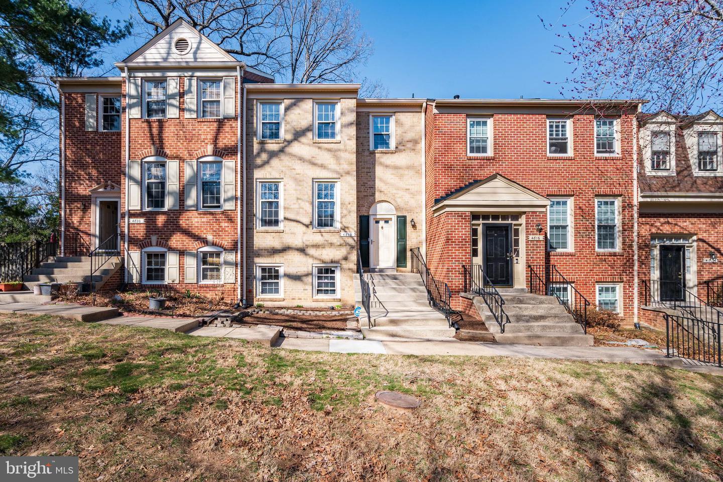 Carriagepark Rd, Fairfax, VA 22032