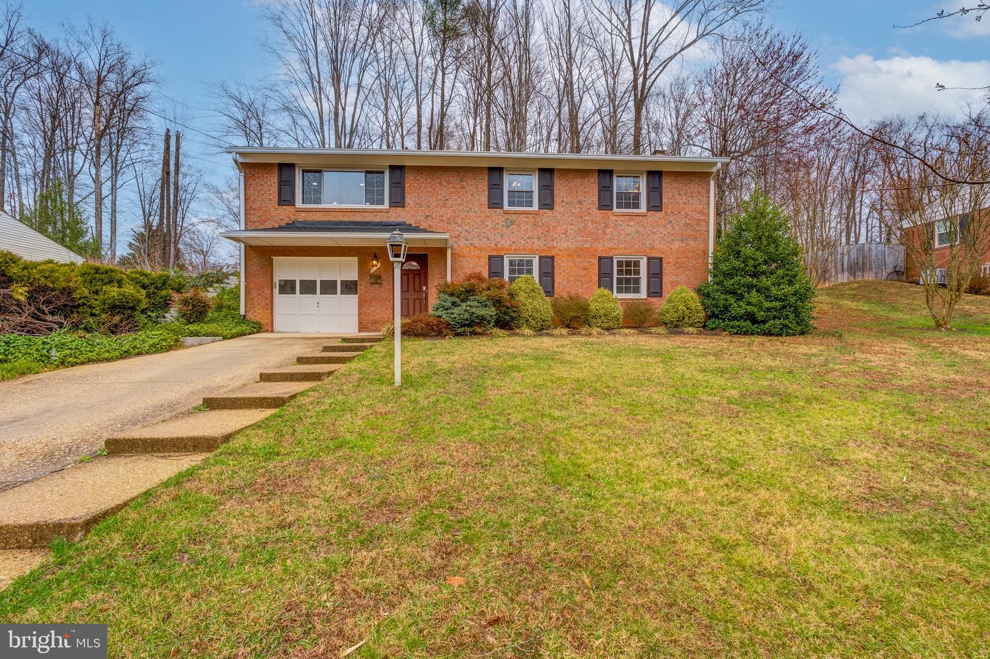 Springbrook Dr, Annandale, VA 22003