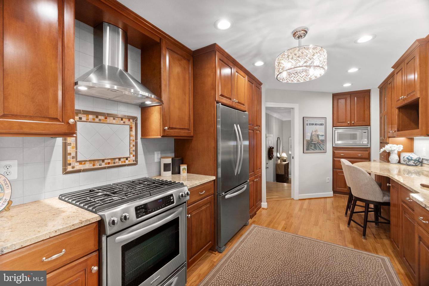 Chaucer Ln, Alexandria, VA 22304