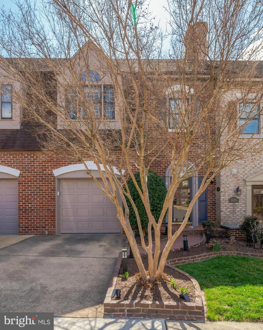 Chaucer Ln, Alexandria, VA 22304
