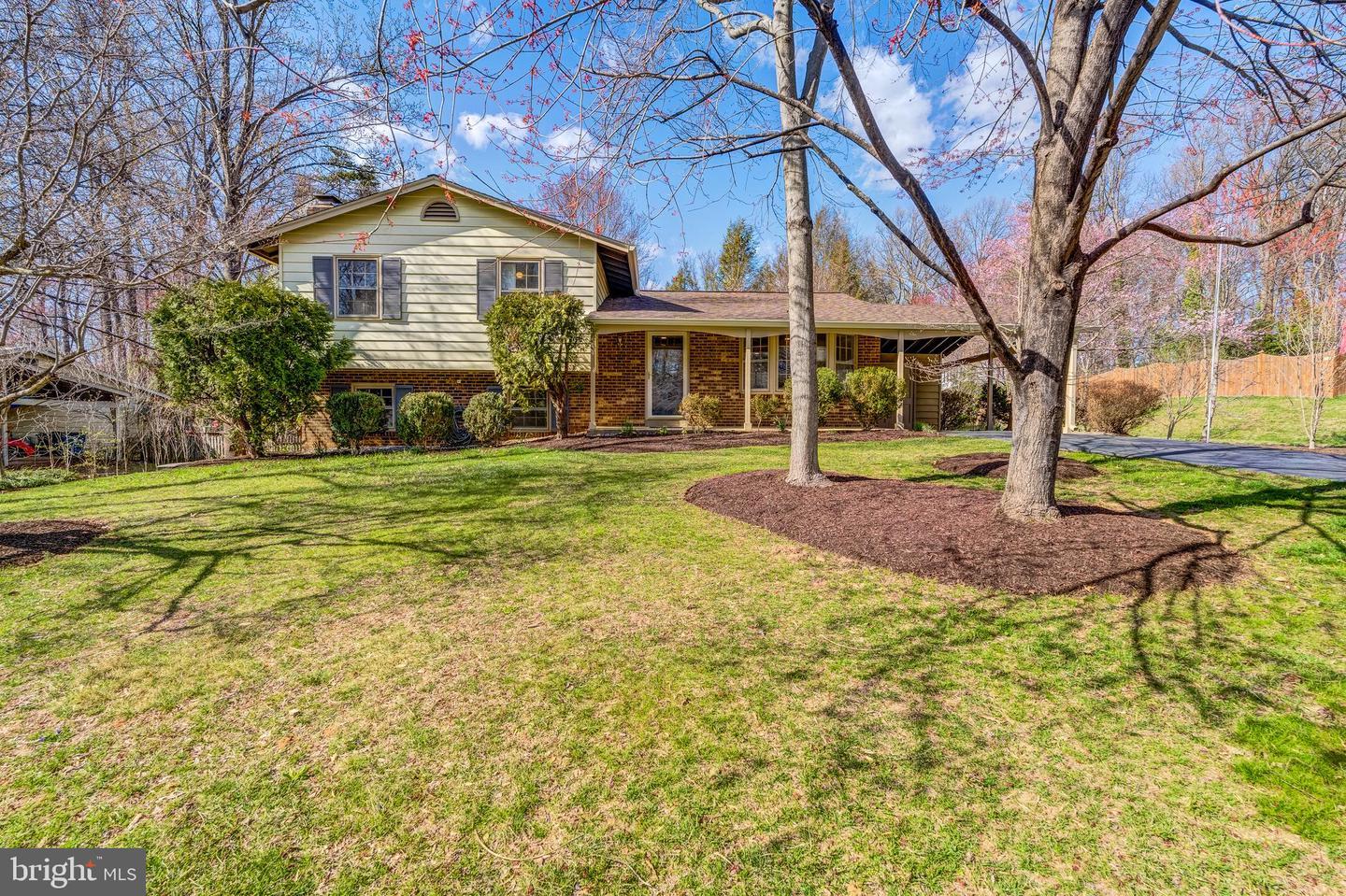 Dequincey Dr, Fairfax, VA 22032