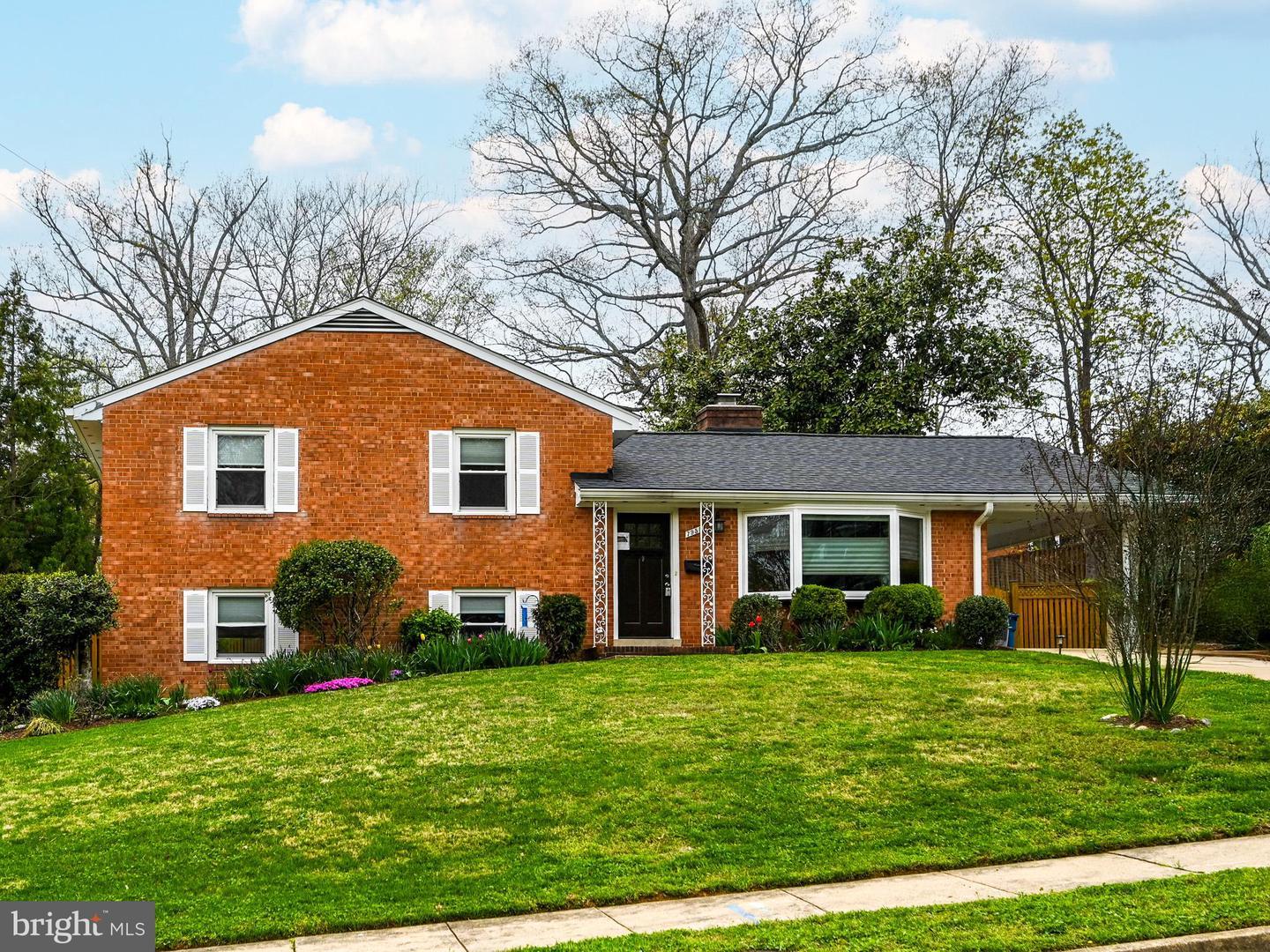 Jansen Dr, Springfield, VA 22152