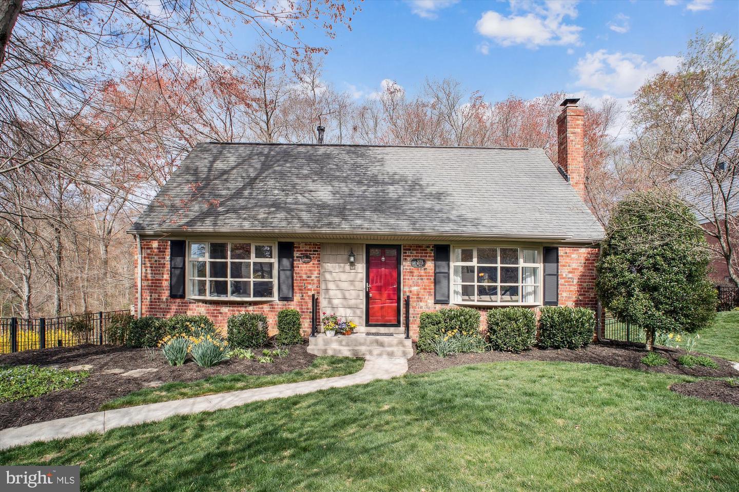 Dequincey Dr, Fairfax, VA 22032