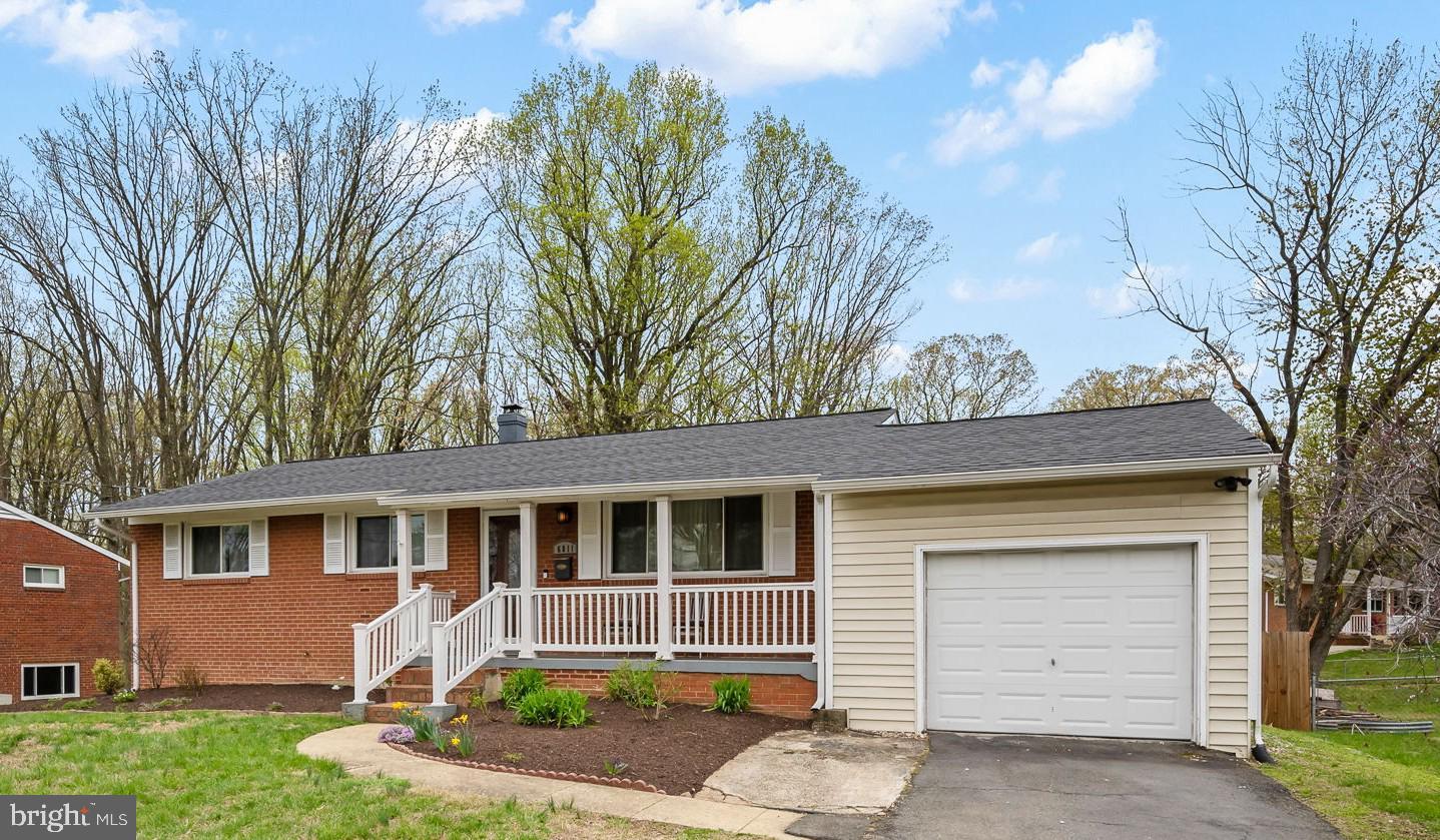 Lois Dr, Springfield, VA 22150