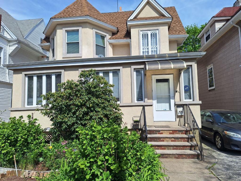 E 22nd St, Brooklyn, NY 11210