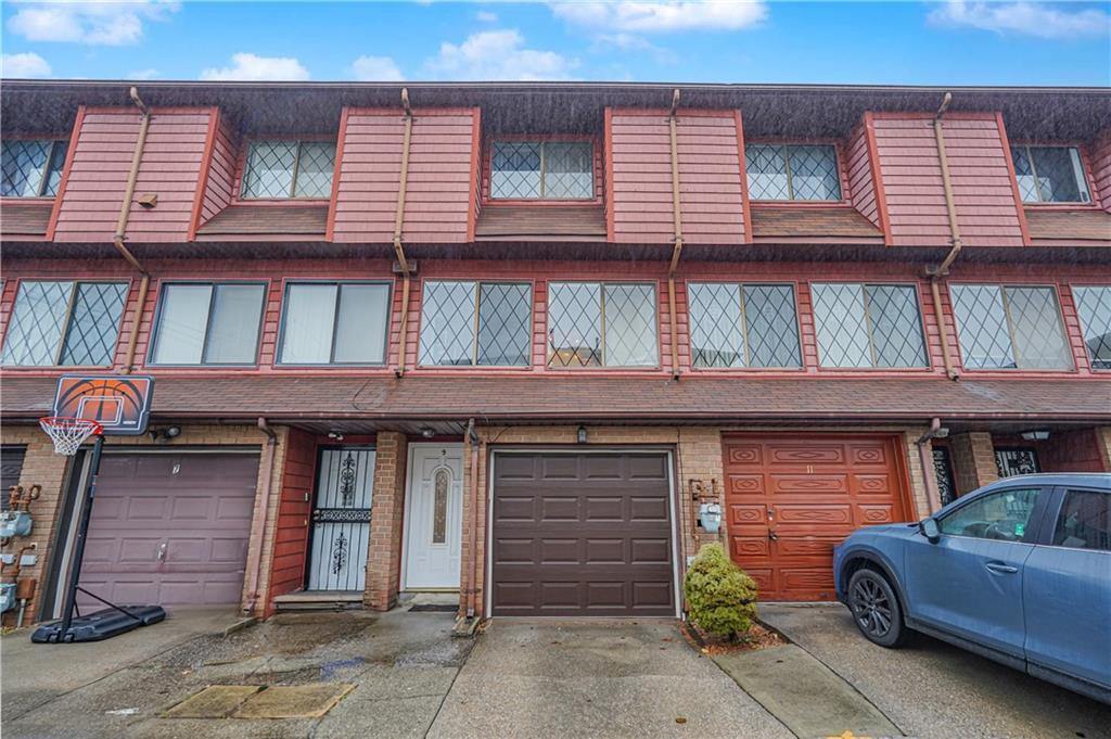 Maryland Ln, Staten Island, NY 10305