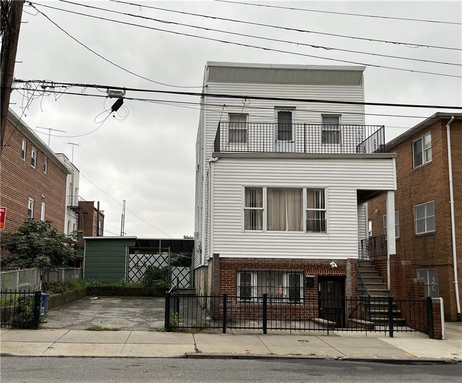 13th Ave, Brooklyn, NY 11219