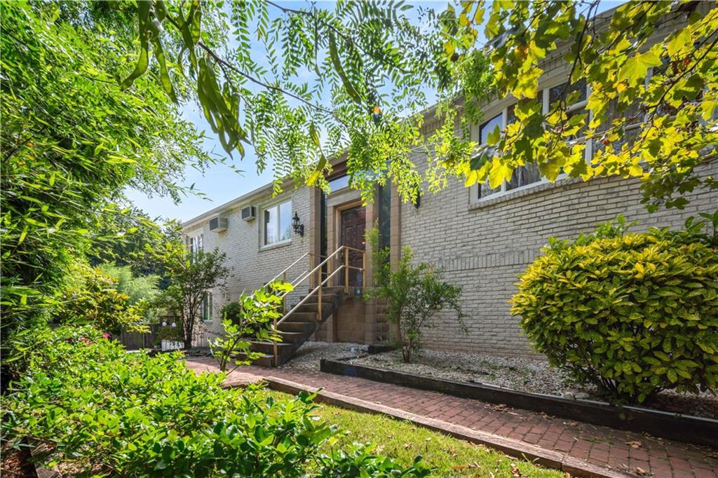 Douglas Rd, Staten Island, NY 10304
