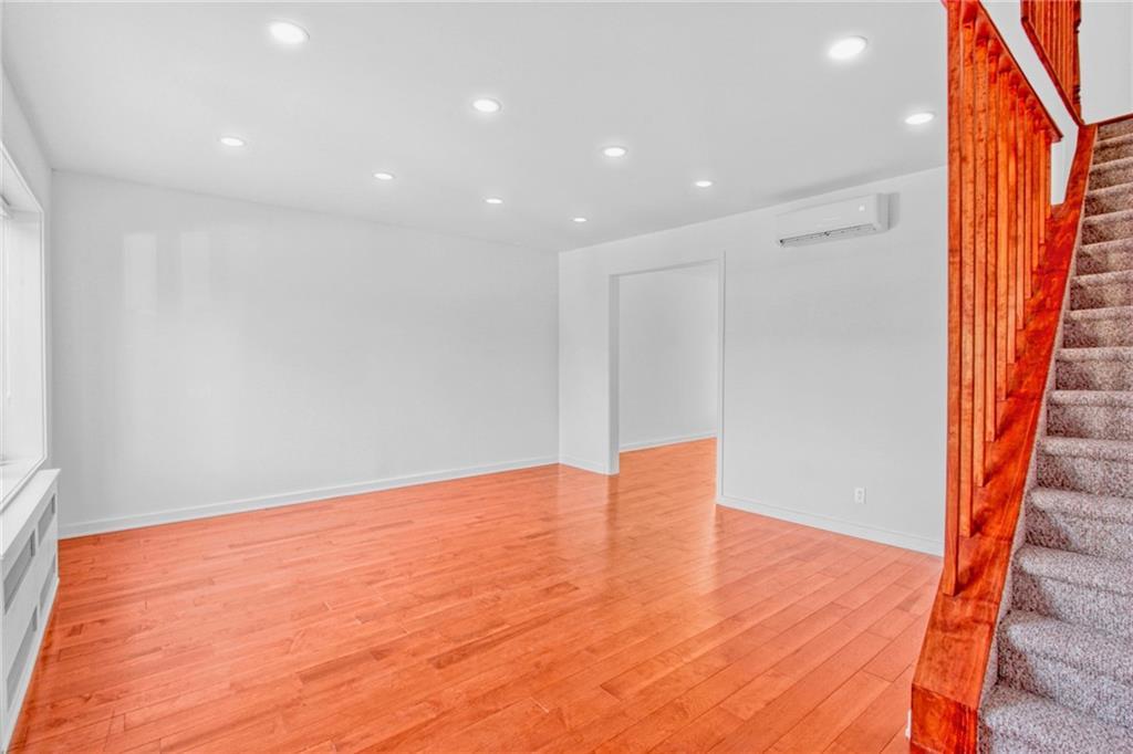 Bedford Ave, Brooklyn, NY 11229