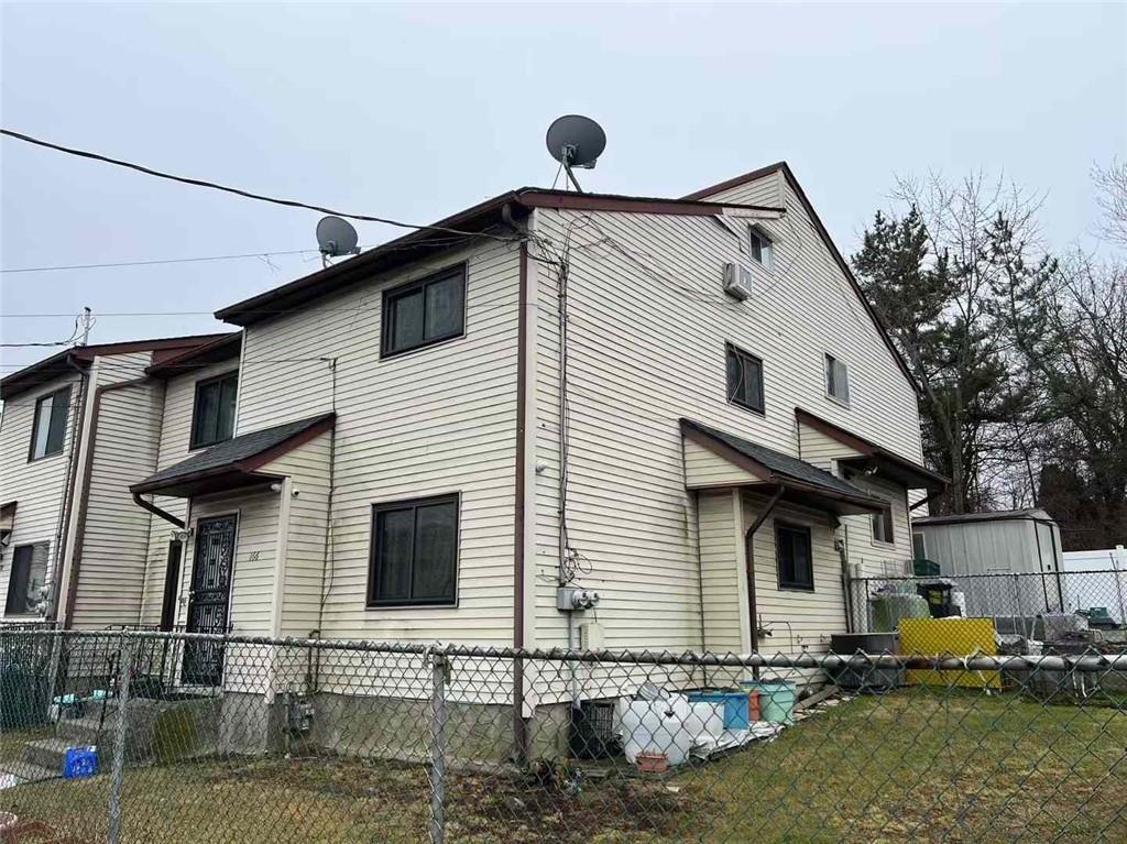 Pierce St, Staten Island, NY 10304