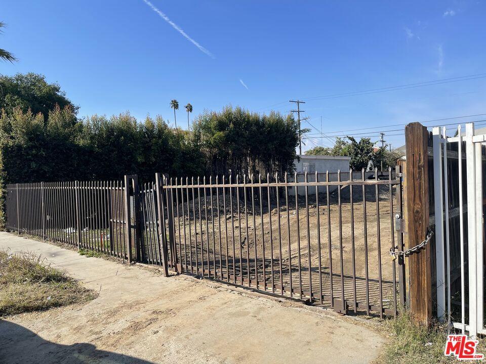 W 35th Pl, Los Angeles, CA 90007