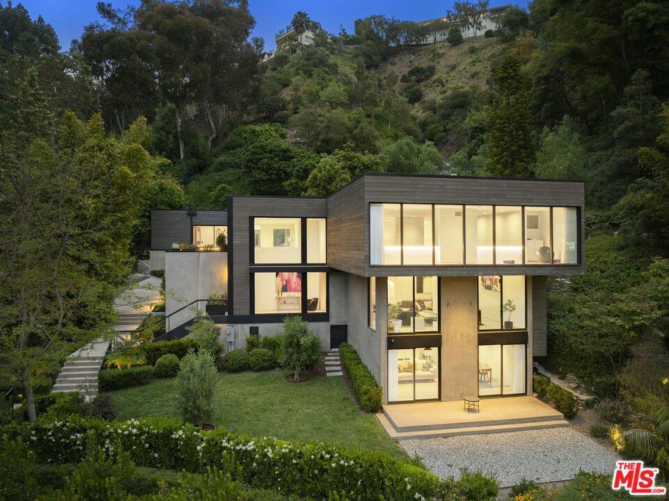 Fontenelle Way, Los Angeles, CA 90077