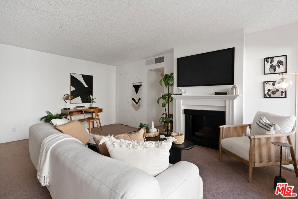 Summertime Ln, Culver City, CA 90230