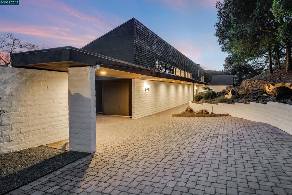 Miner Rd, Orinda, CA 94563