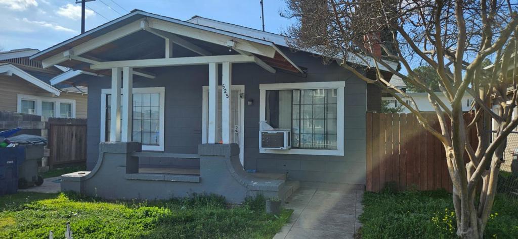 N Farris Ave, Fresno, CA 93728