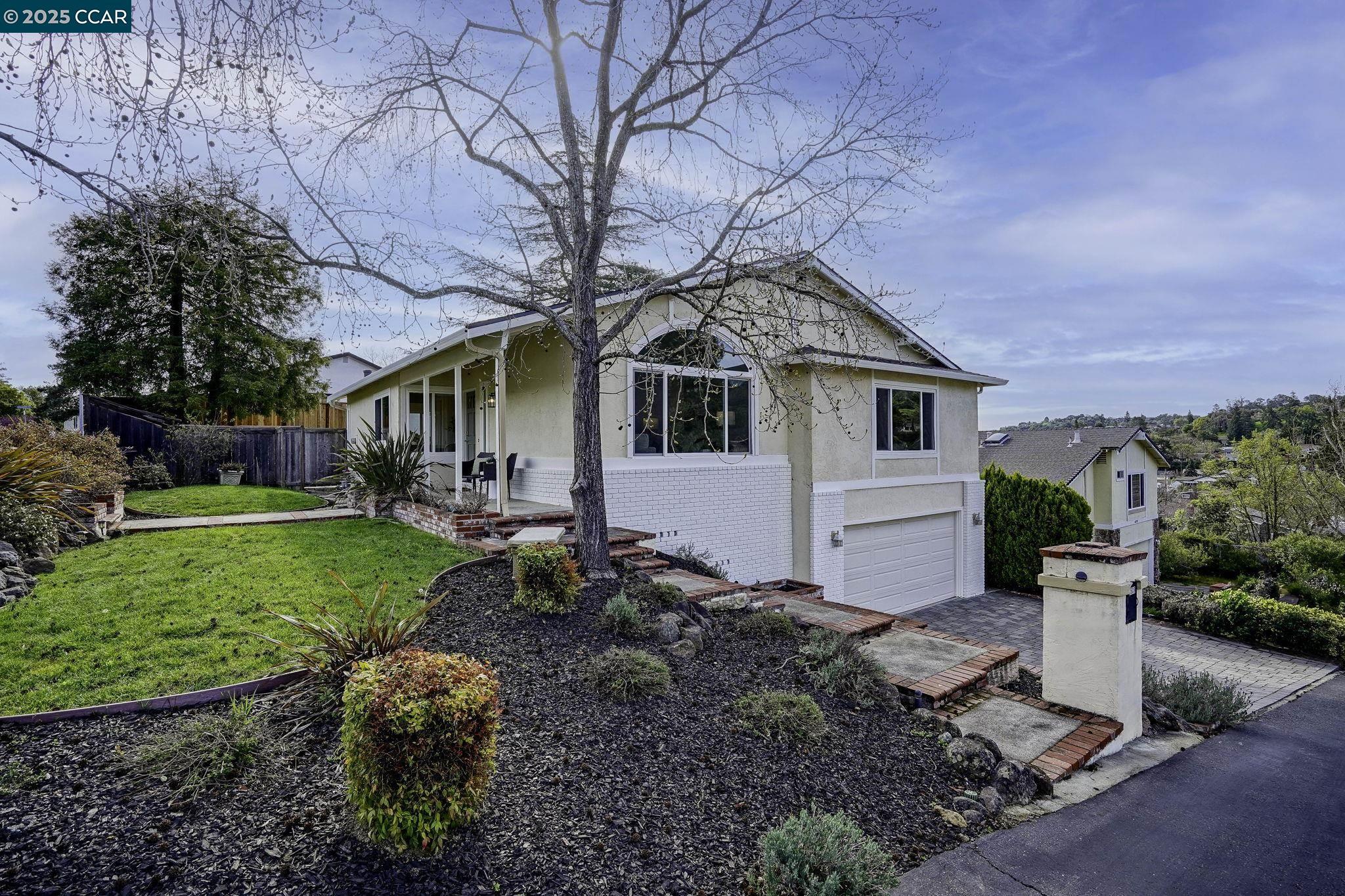 Manhatten Ct, Martinez, CA 94553