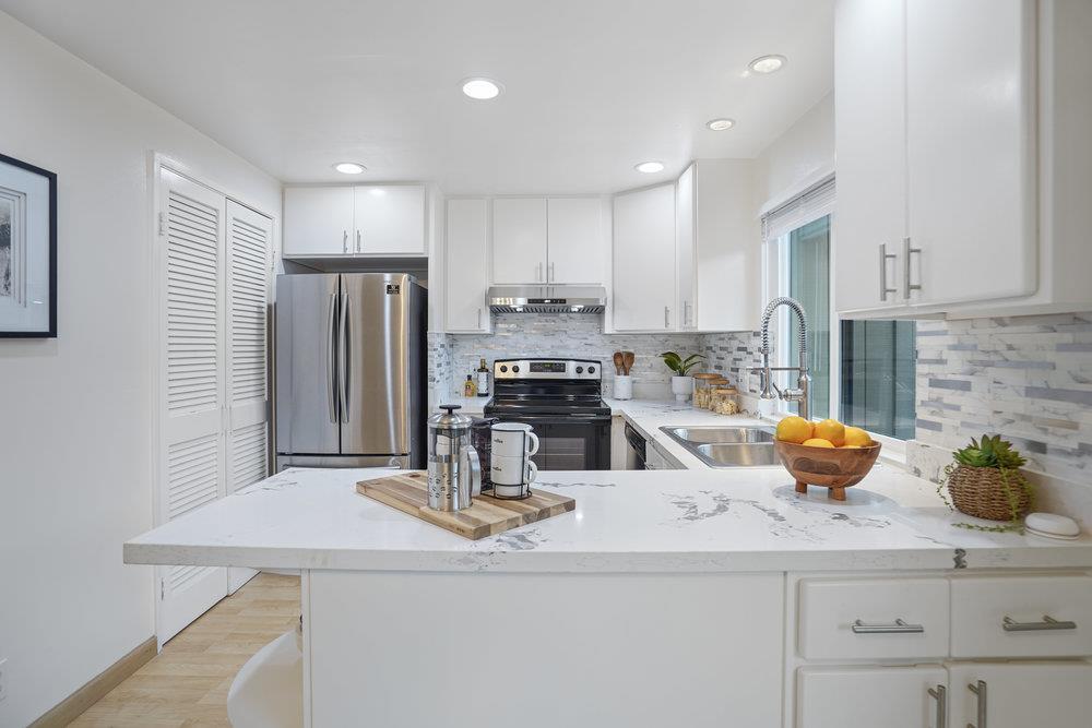 Juno Ln, Foster City, CA 94404