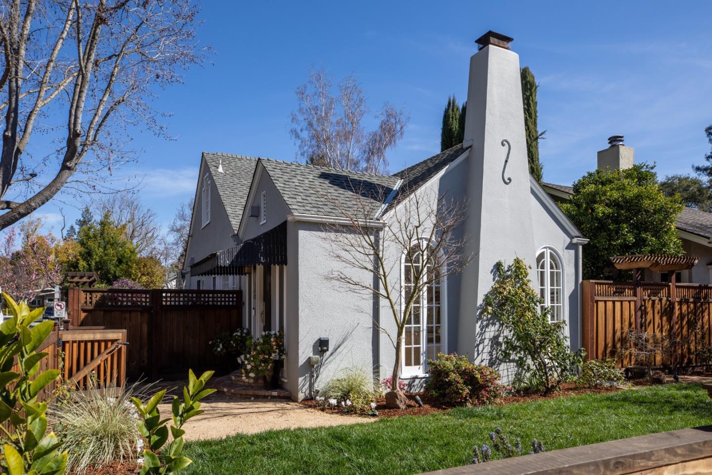 Hawthorne Ave, Palo Alto, CA 94301