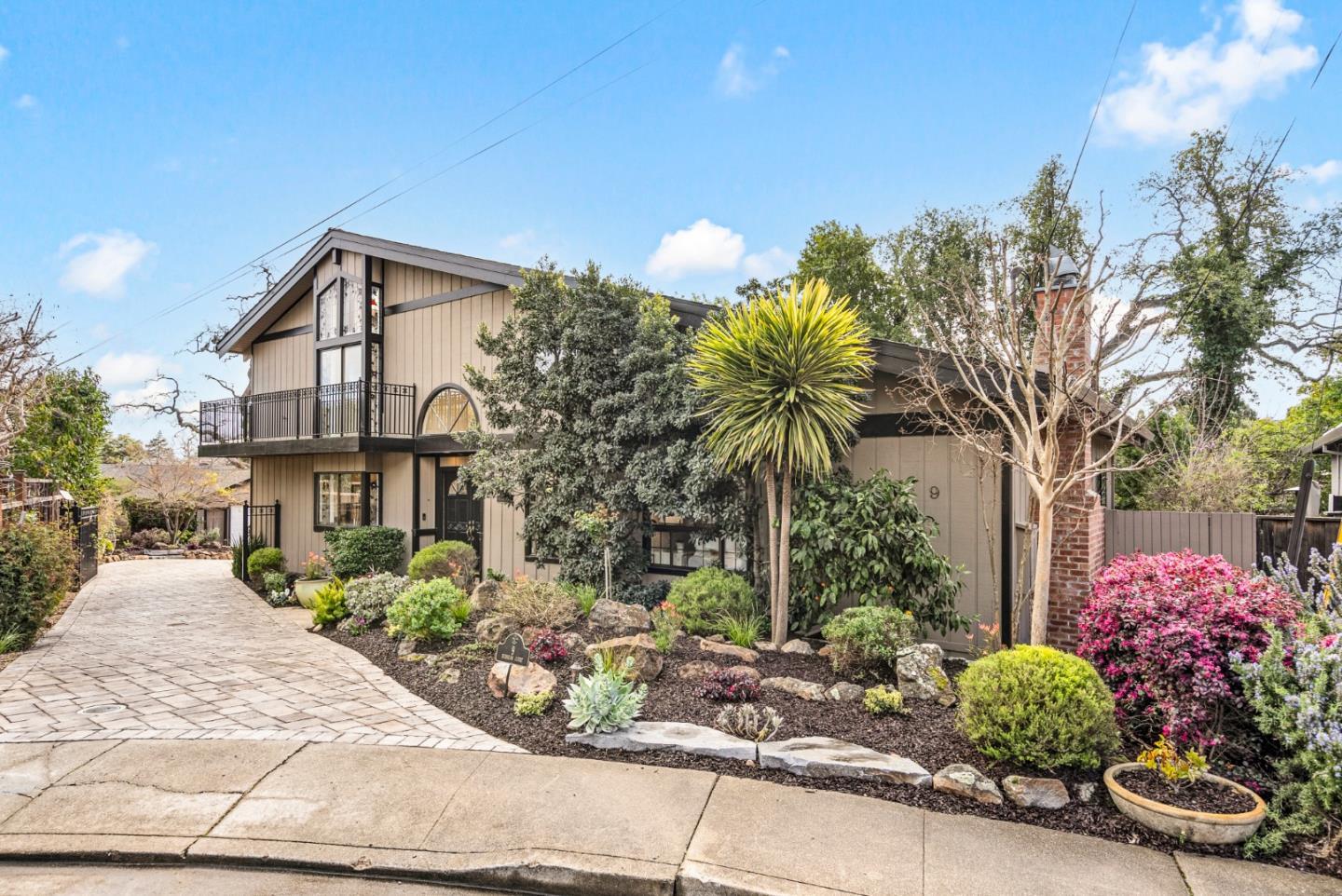 Burnham Ct, San Carlos, CA 94070