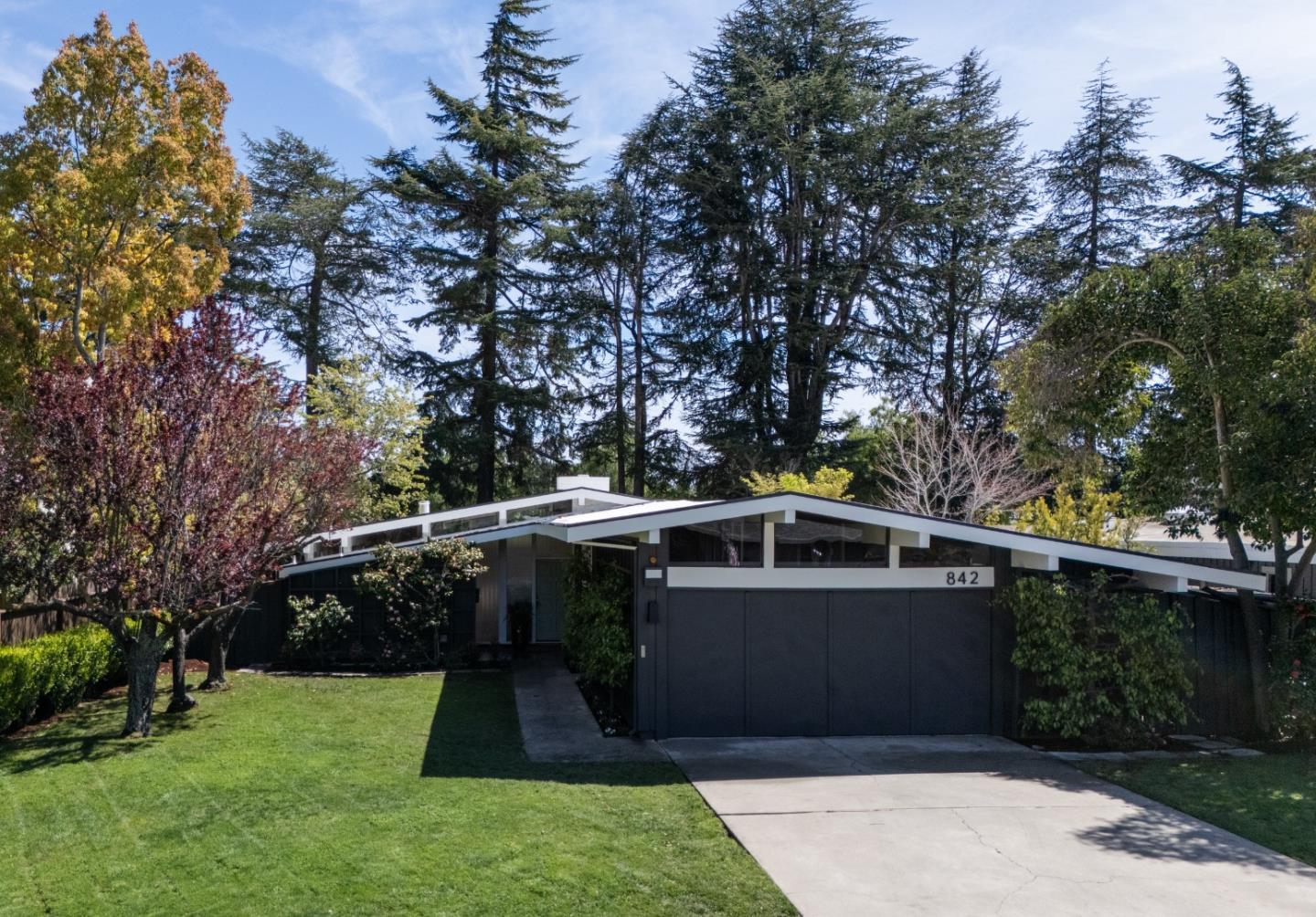 Southampton Dr, Palo Alto, CA 94303