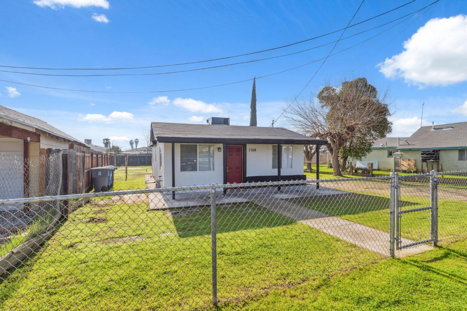Clark St, Madera, CA 93638