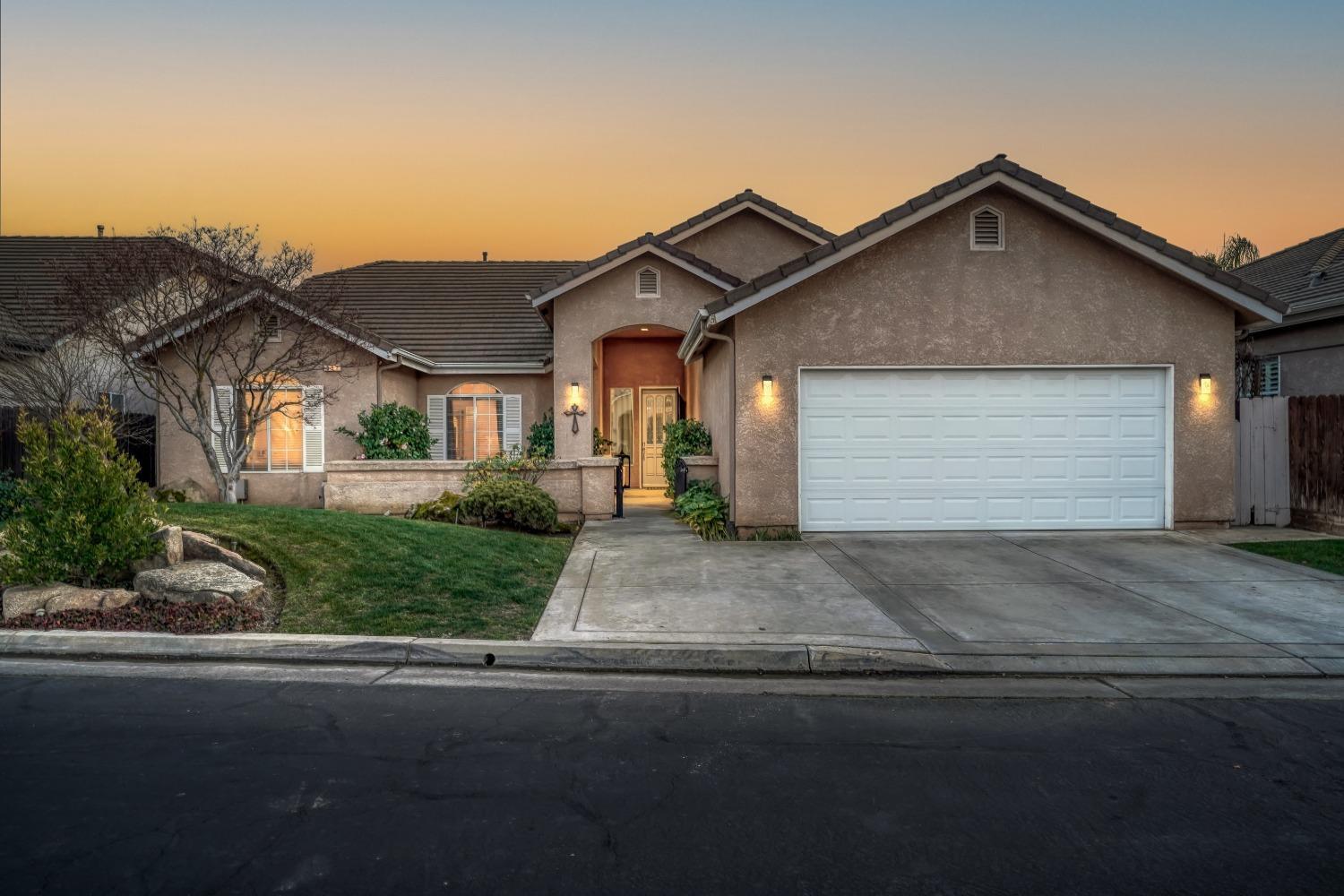 E Mill Creek Dr, Fresno, CA 93720