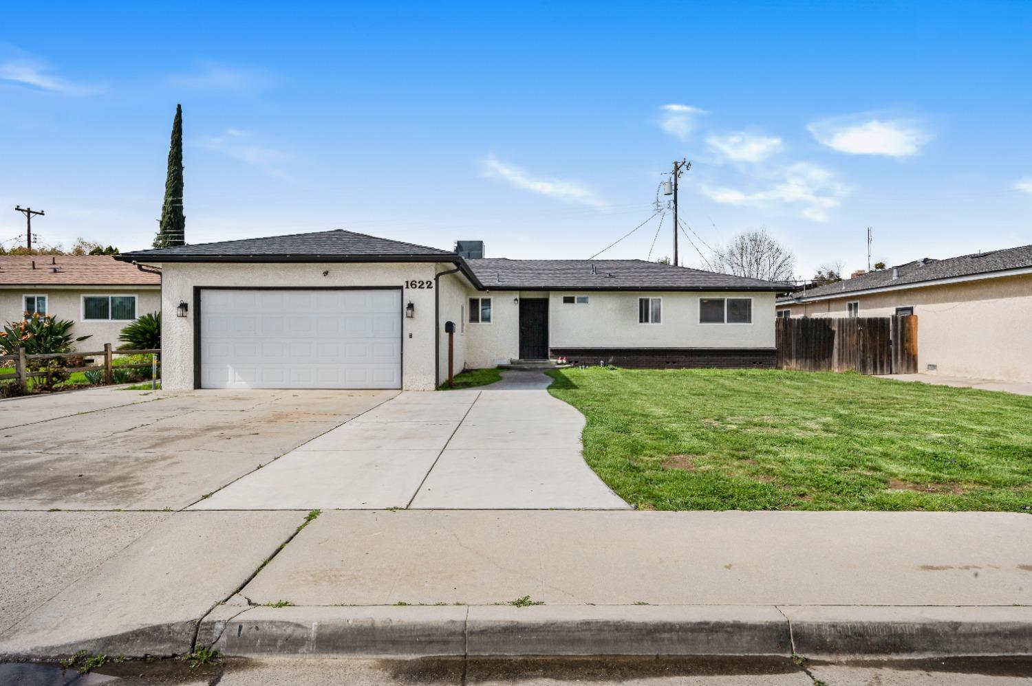 Oxford Ave, Clovis, CA 93612