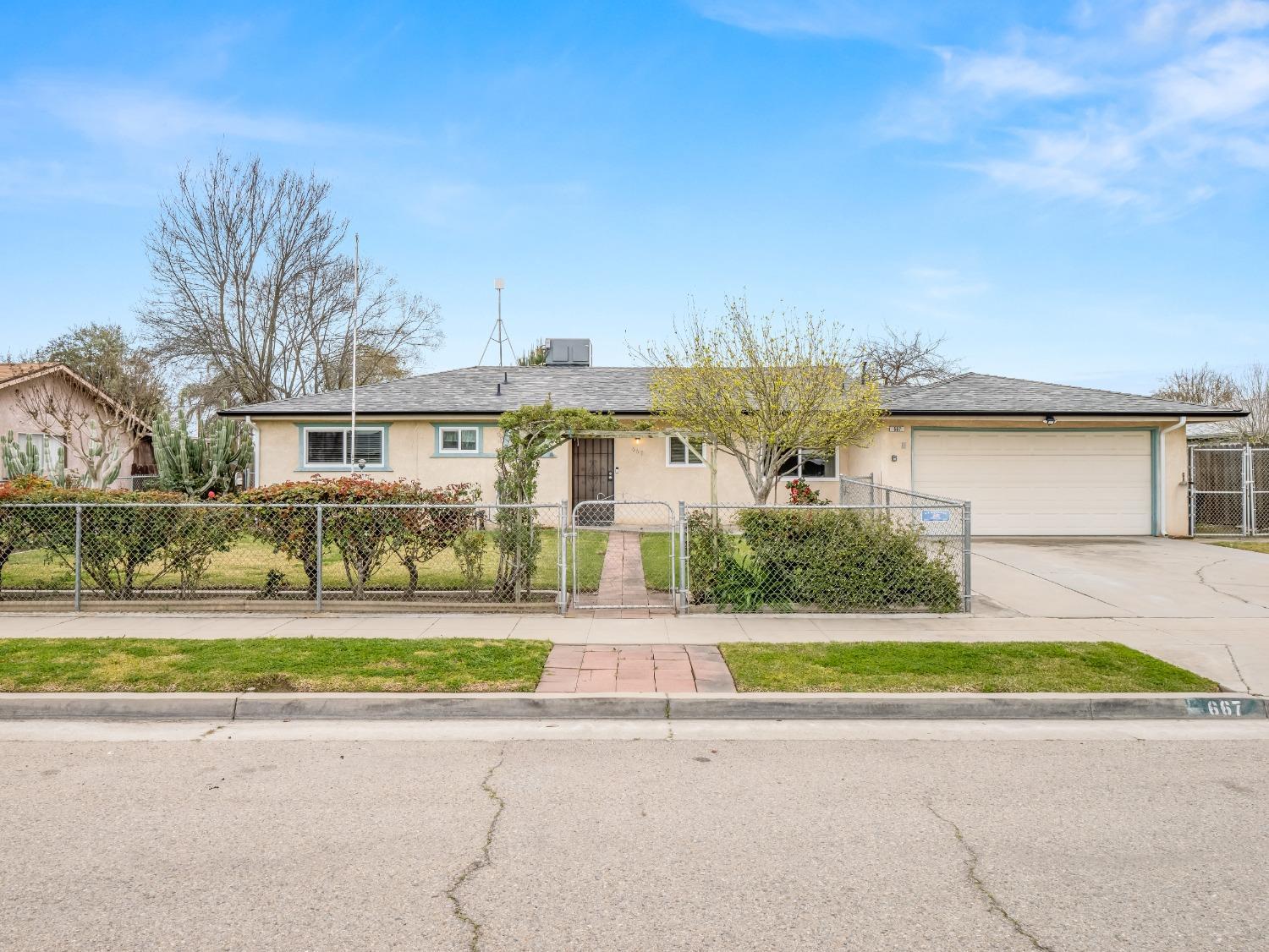 E Willamette Ave, Fresno, CA 93706