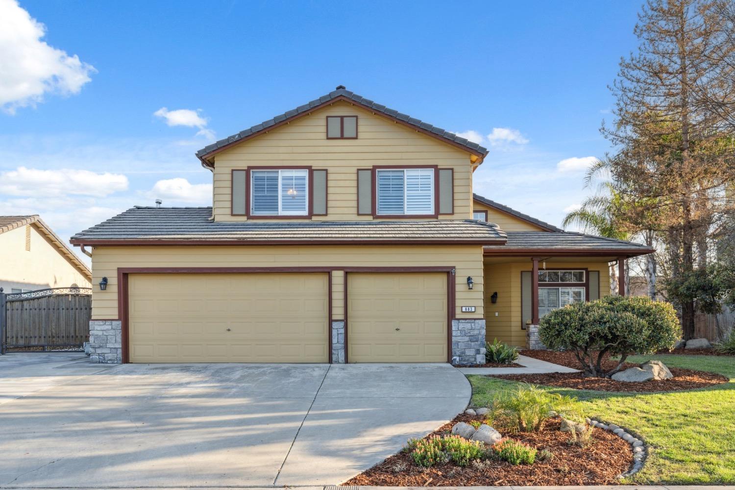E Willow Cir, Hanford, CA 93230