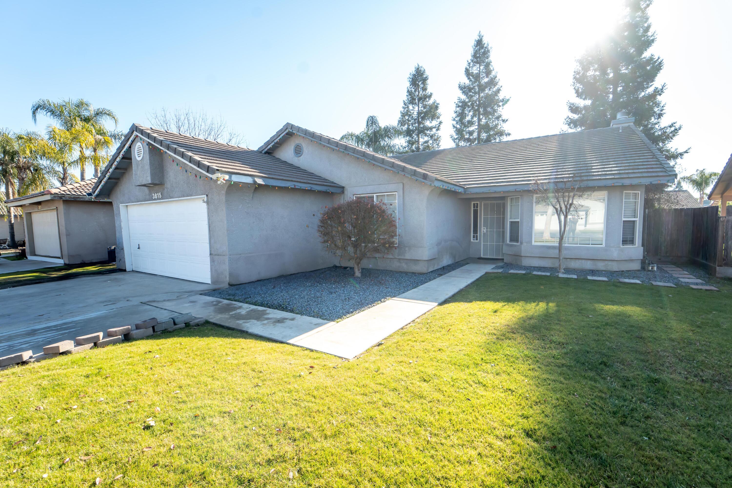 E Four Creeks Ct, Visalia, CA 93292