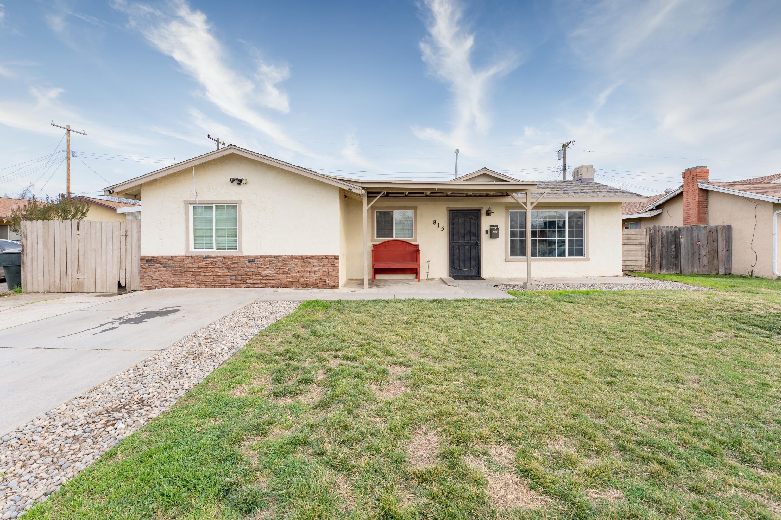 Kavanaugh St, Hanford, CA 93230