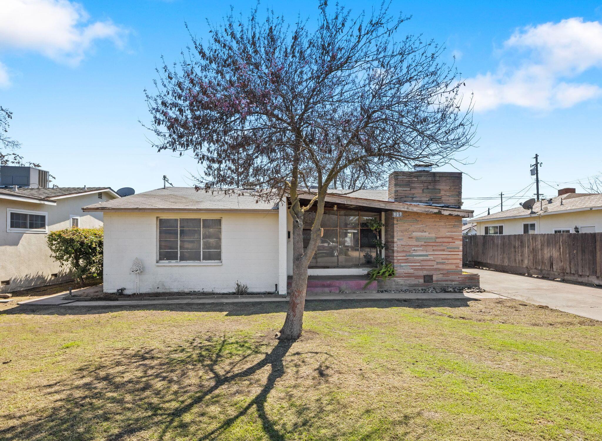 E Kaweah Ave, Visalia, CA 93292