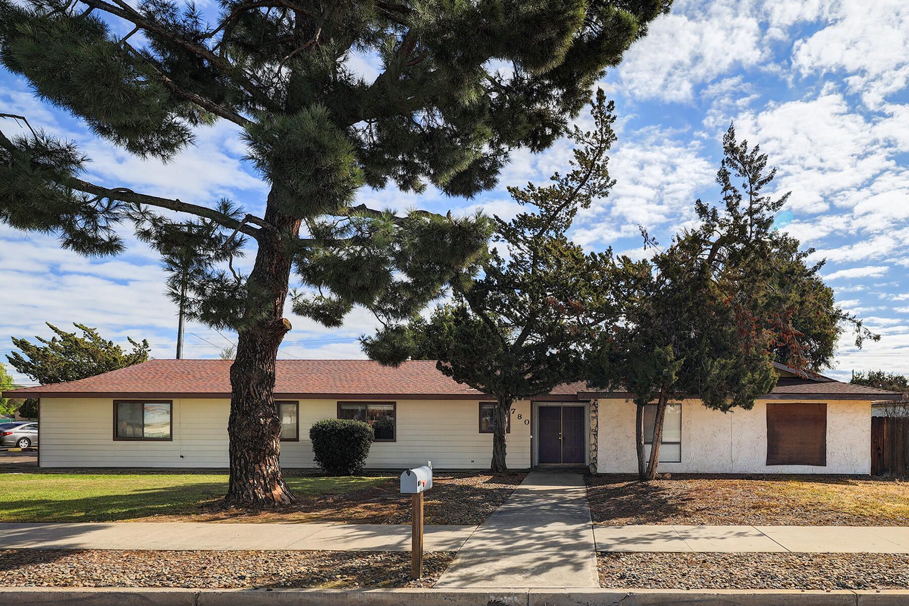 N Elmwood Ave, Lindsay, CA 93247