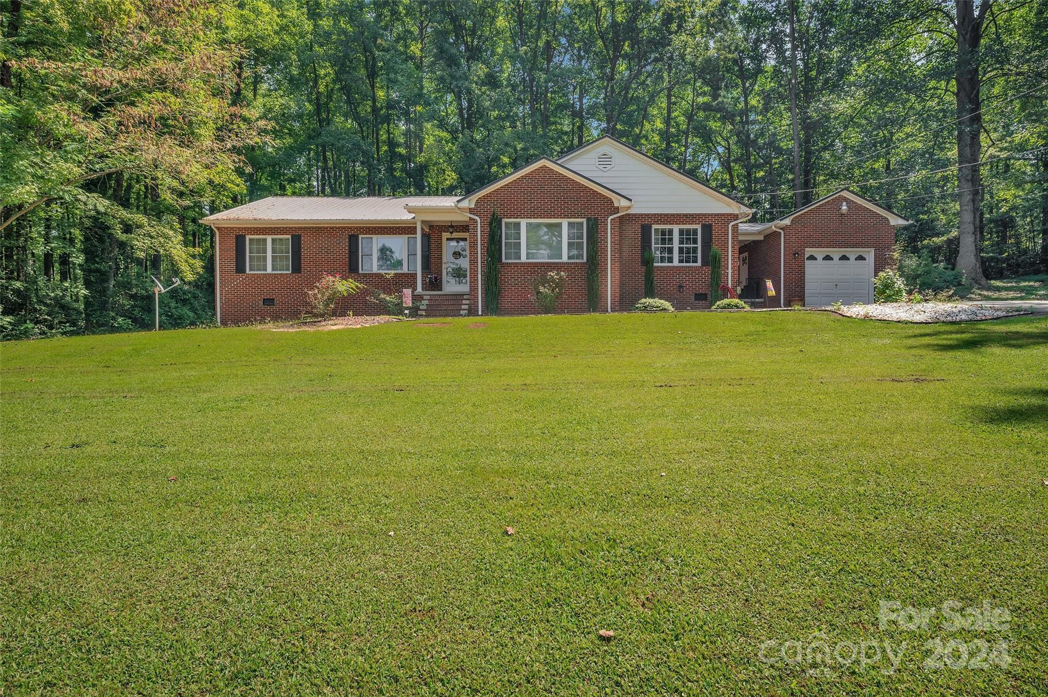 Wood St, Troy, NC 27371