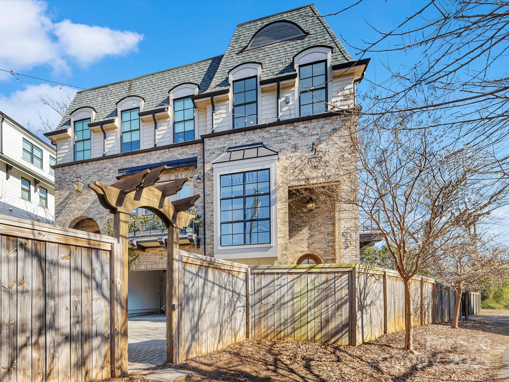 Mattie Rose Ln, Charlotte, NC 28204