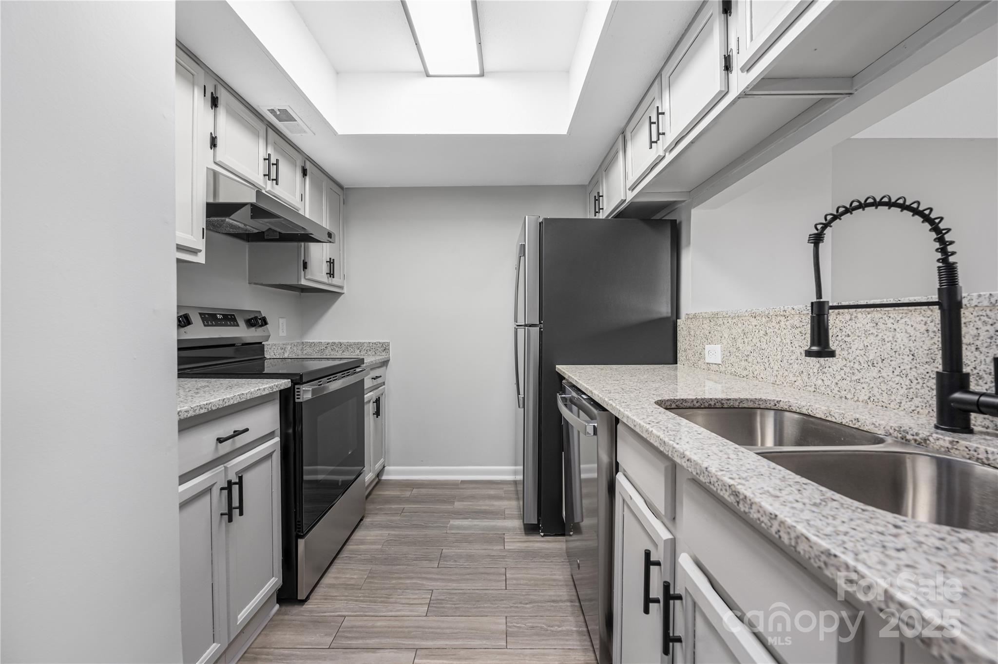 Cedar Glen Dr, Charlotte, NC 28212