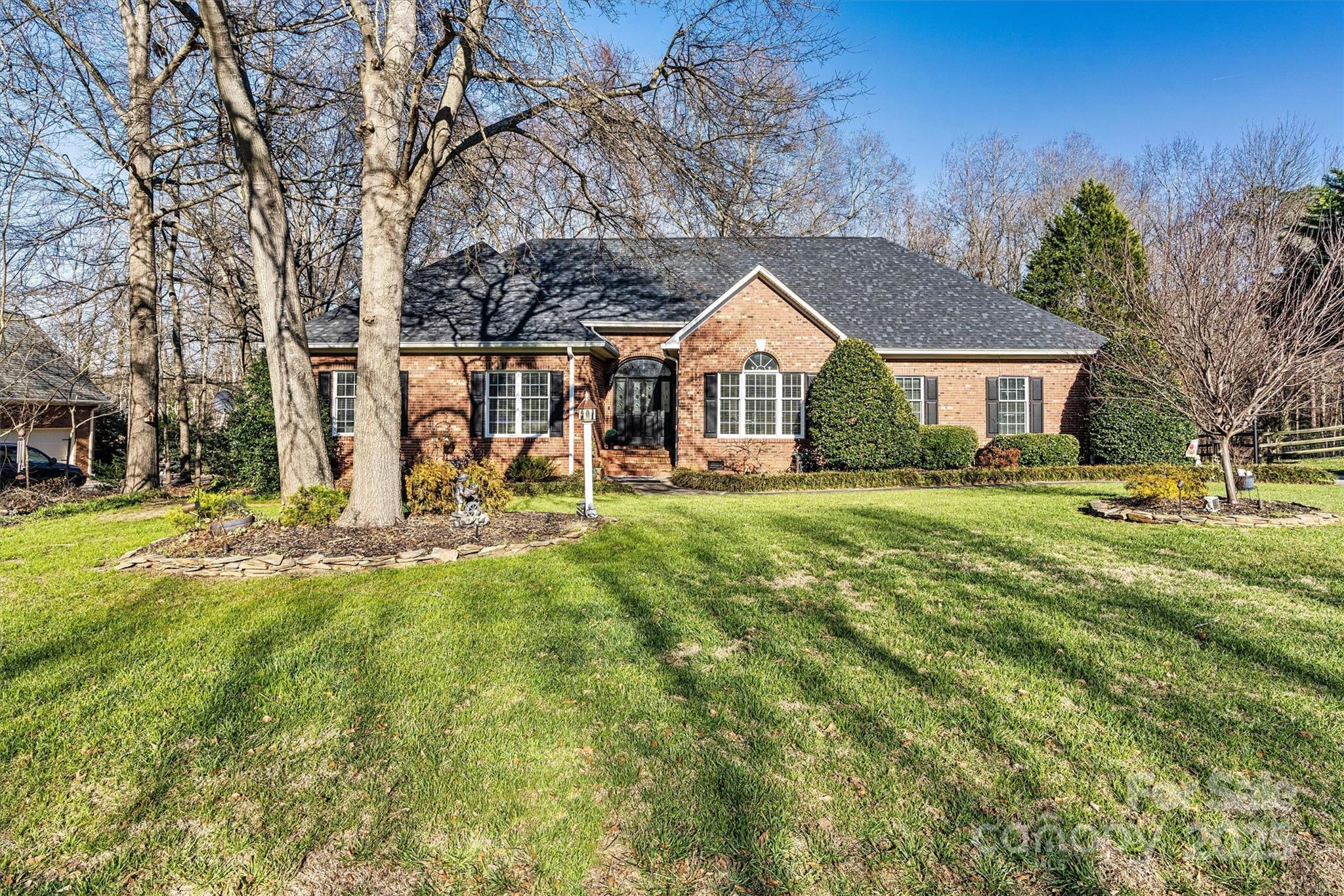 Fallsdale Dr, Charlotte, NC 28214