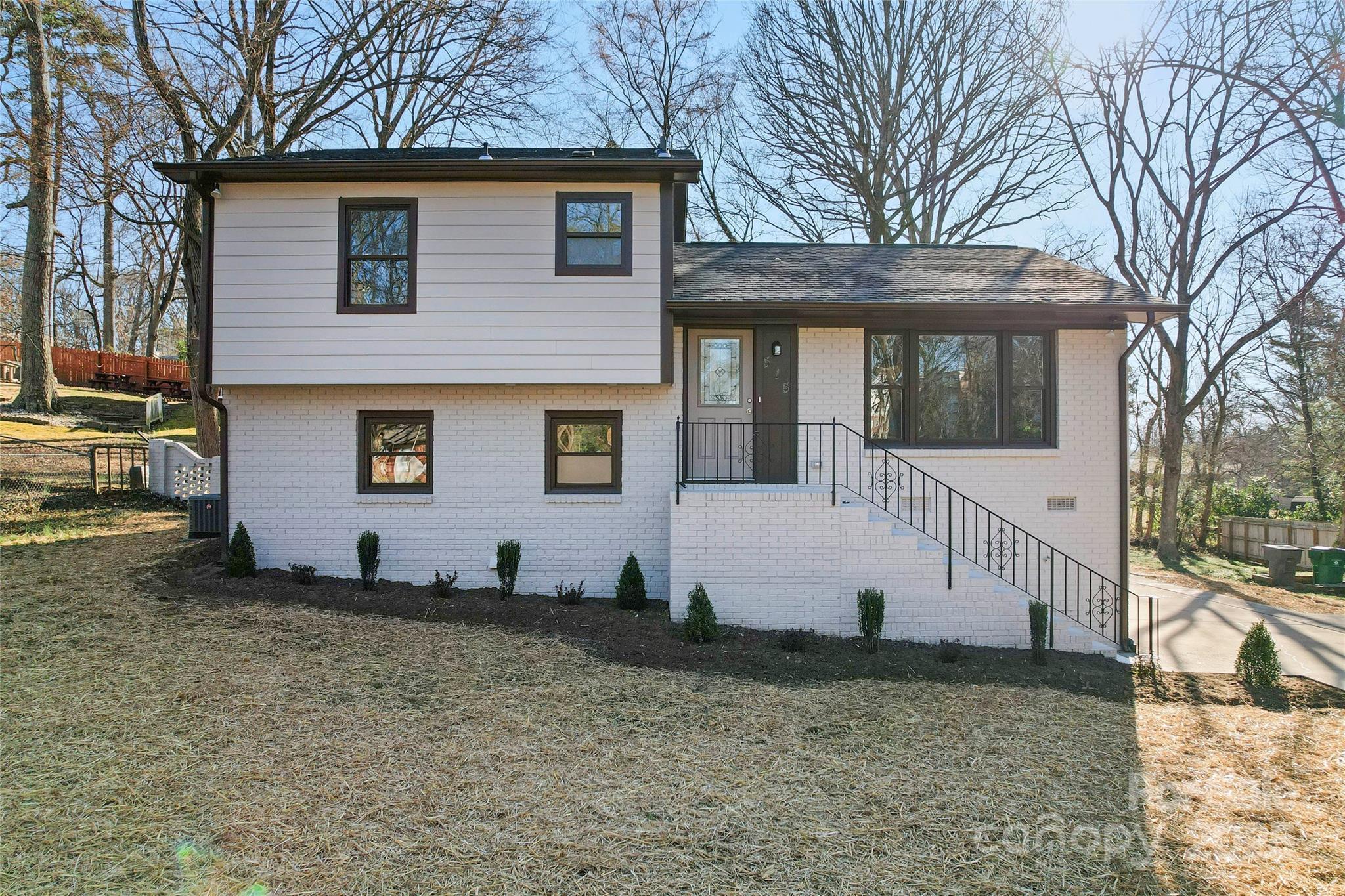 Fallingswood Ct, Charlotte, NC 28217