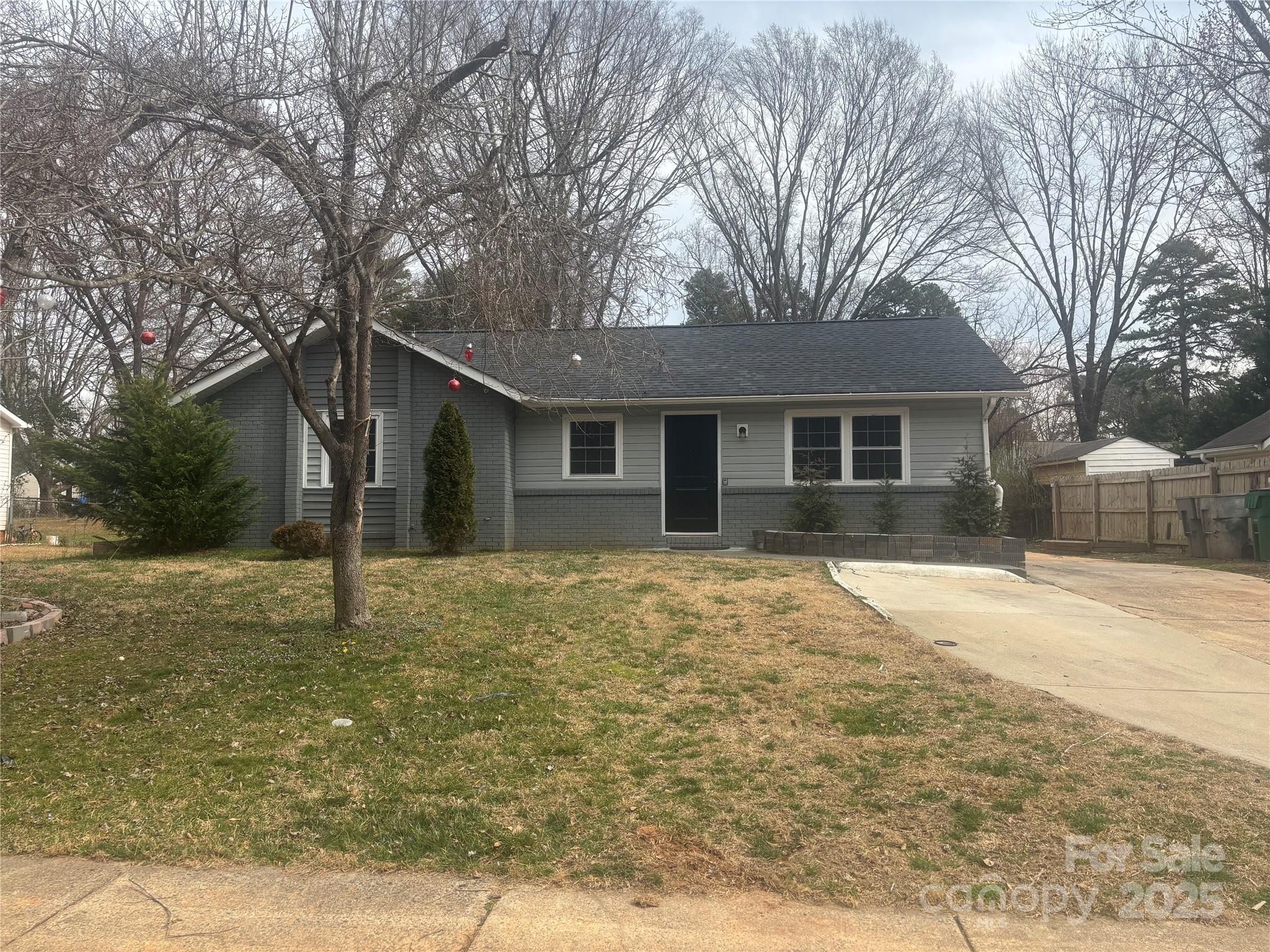 Farm Pond Ln, Charlotte, NC 28212