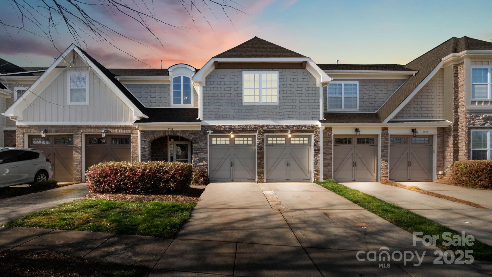 Loxton Cir, Charlotte, NC 28214