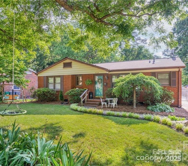 Harcourt Ln, Charlotte, NC 28212
