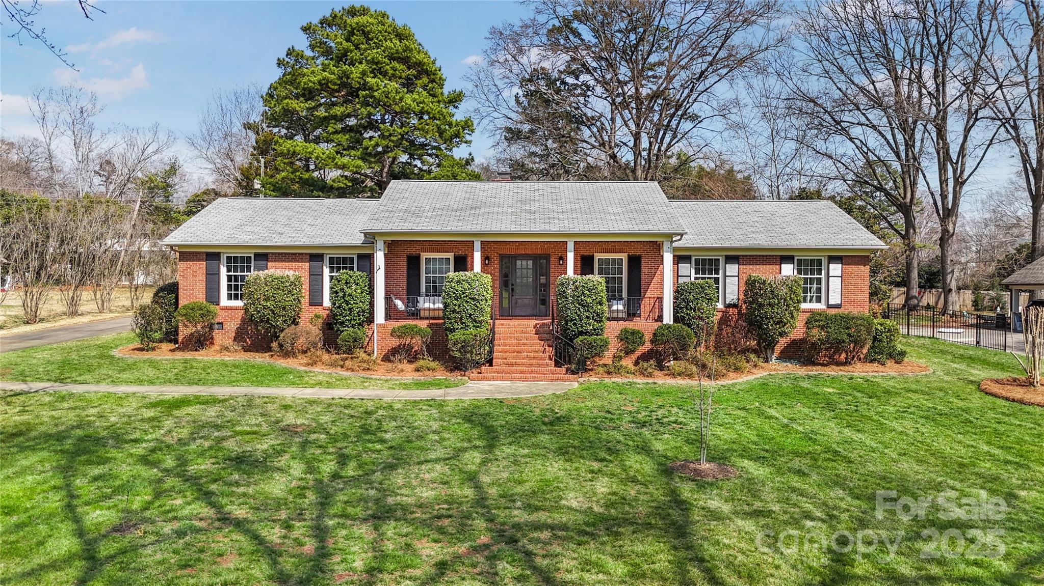 Wingrave Dr, Charlotte, NC 28270